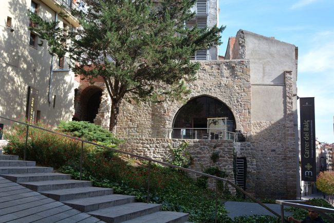 Manresa.- Carrer del Balç, espai museístic que formava part del nucli de la ciutat medieval (9/2014)