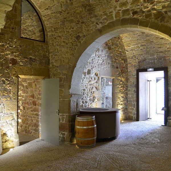 Manresa.- Carrer del Balç, espai museístic que formava part del nucli de la ciutat medieval (7/2014)