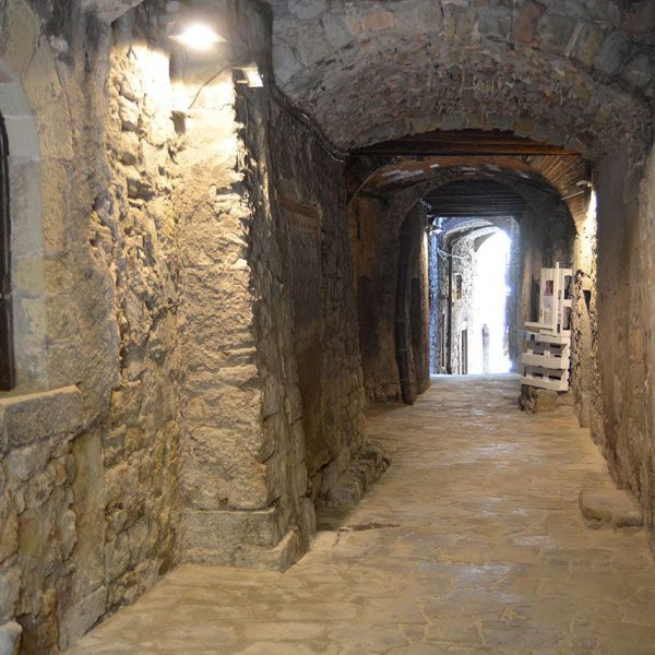 Manresa.- Carrer del Balç, espai museístic que formava part del nucli de la ciutat medieval (7/2014)
