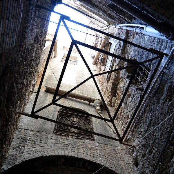 Manresa.- Carrer del Balç, espai museístic que formava part del nucli de la ciutat medieval (7/2014)