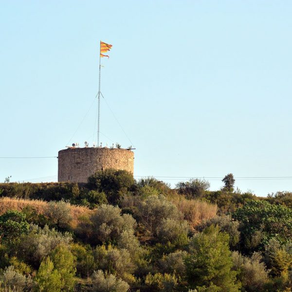 Manresa.- Torre de Sta. Caterina. Es una construcció circular del S. XIX de tres pisos (6/2014)