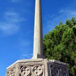 Manresa.- Reproducció Creu de Terme de la Culla, d'estil gòtic referenciada en el S. XV (11/2014)
