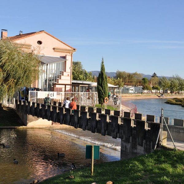 Manresa.- Parc de l'Agulla, es un llac artificial de l'any 1974 per garantir l'abastament d'aigua a Manresa (10/2013)