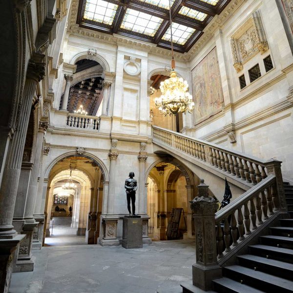 Barcelona.- Ajuntament. Vista de l'escala d'Honor al primer pis (11/2016)