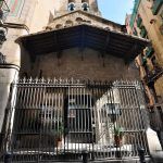 Barcelona.- Capella Marcús, S. XII. Al seu moment construïda fora de muralla, consta d'una sola nau amb volta de canó. El porxo es modern (9/2010)