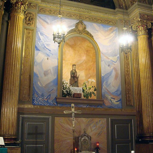 Barcelona.- Capella Marcús, S. XII. Al seu moment construïda fora de muralla, consta d'una sola nau amb volta de canó. (2/2009)