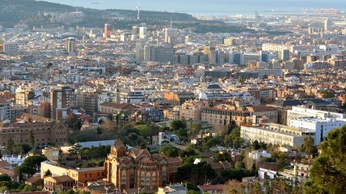 Barcelona.- Monestir de Santa Maria de Valldonzella d’estil modernista neogòtic del 1913 de l’arquitecte Bernadí Martorell – Vista de situació i del seu entorn (3/2015)
