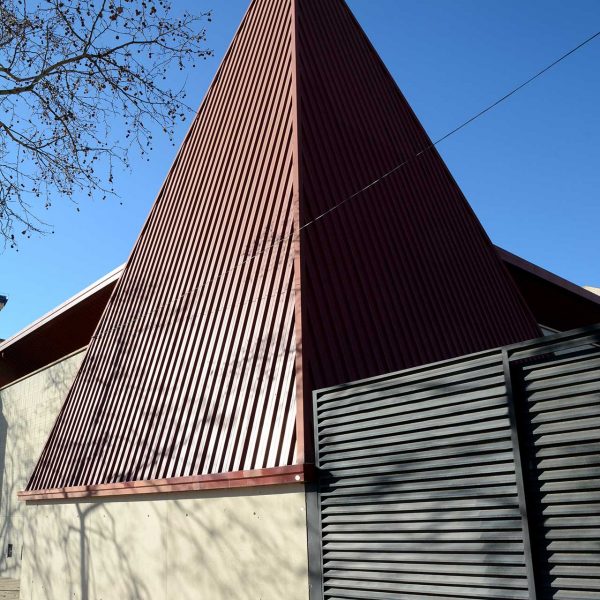 Barcelona.- Església de Sant Esteve. Parròquia creada l'any 1964 en uns locals provisionals i el 19/4/1998 s'inaugura la nova església (9/2017)