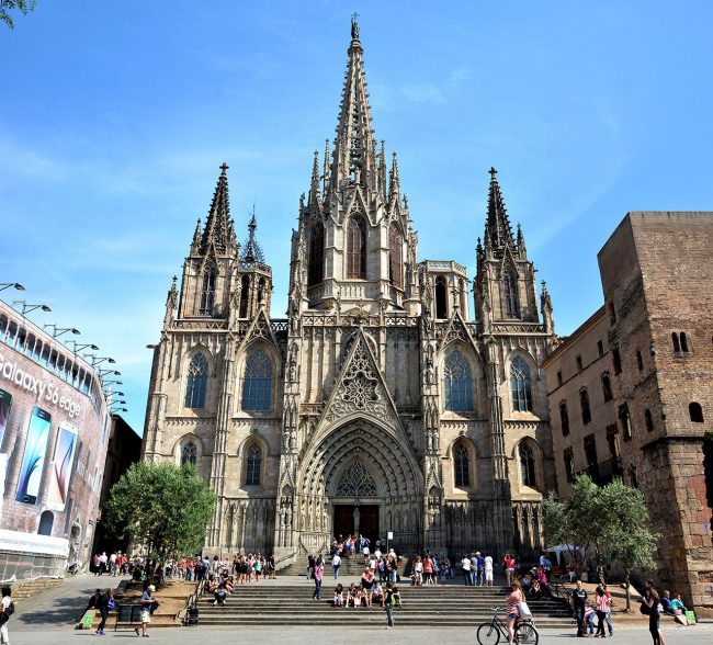 Barcelona.- Catedral de la Santa Creu. Amb orígens del S. VII, l'església gòtica actual correspon als S. XIII/XV, construïda sobre l'anterior romànica (5/2015)