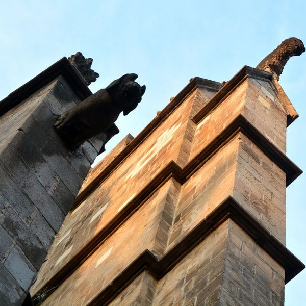 Barcelona.- Catedral de la Santa Creu. Amb orígens del S. VII, l'església gòtica actual correspon als S. XIII/XV - Vista dels contraforts de l'absis (9/2014)