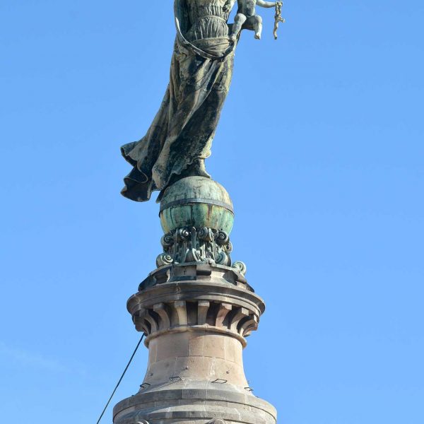 Barcelona.- Basílica barroca de la Mercè construïda entre 1765 i 1775 però d'origen medieval - La Mare de Déu destruïda per la guerra va ser substituïda l'any 1959 (11/2015)