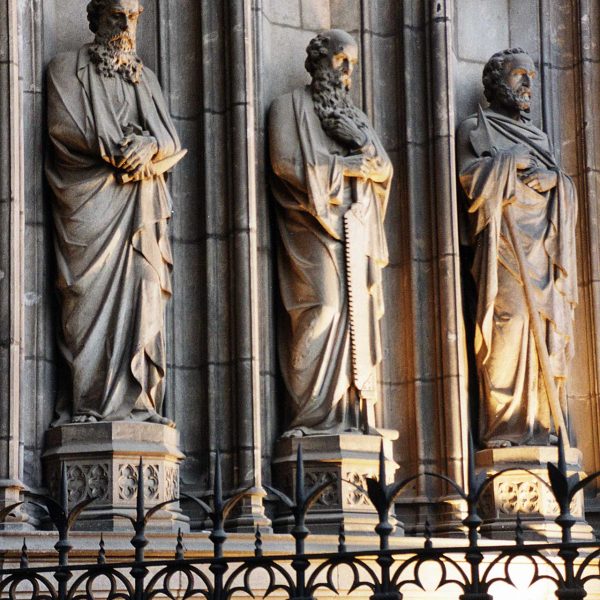 Barcelona.- Catedral de la Santa Creu, gòtica dels S. XIII/XV - Façana sufragada per Manuel Girona en el S. XIX (3/2000)