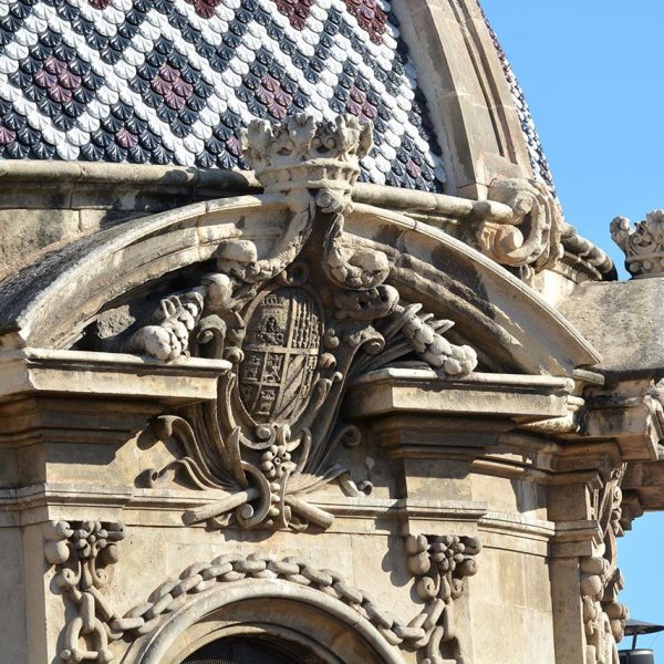 Barcelona.- Basílica barroca de la Mercè construïda entre 1765 i 1775 però d'origen medieval - Cúpula obra de Joan Martorell del 1888 (4/2016)