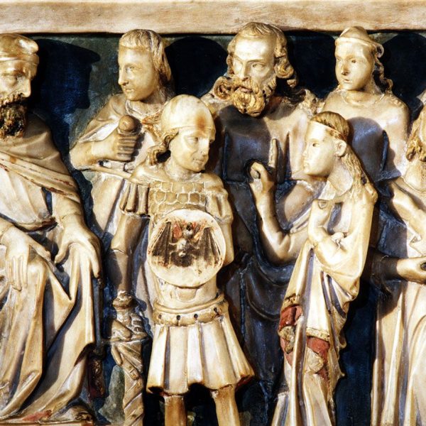 Barcelona.- Catedral de la Santa Creu, gòtica dels S. XIII/XV. Detall del reliquiari gòtic de marbre policromat de Santa Eulàlia del 1399(10/2002)