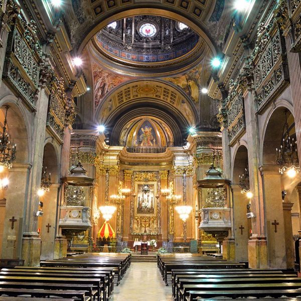 Barcelona.- Basílica barroca de la Mercè construïda entre 1765 i 1775 però d'origen medieval - Vista general de la nau (11/2015)