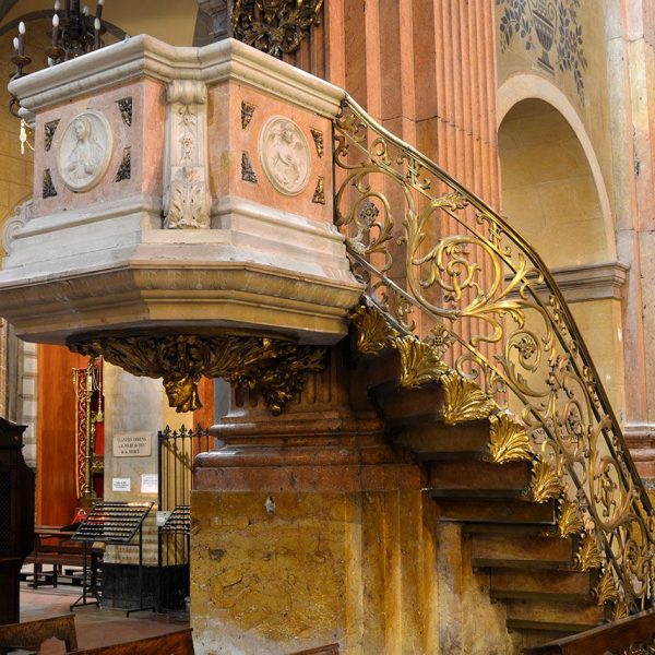 Barcelona.- Basílica barroca de la Mercè construïda entre 1765 i 1775 però d'origen medieval - Vista de la trona (11/2015)