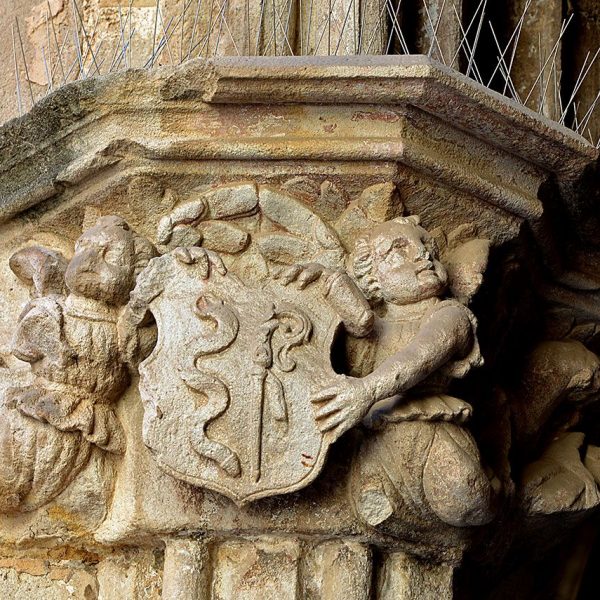 Barcelona.- Convent de Sant Agustí Vell, construït a partir de 1349. (Museu de la Xocolata) . Mènsula del claustre gòtic del S. XIV (12/2014)