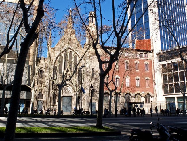 Barcelona,- Convent i església de Pompeia, promoguda l'any 1908 pel Pare Rupert Maria a imitació de les congregacions italianes. (4/2013)