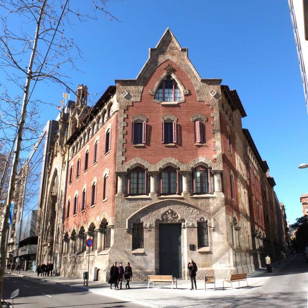 Barcelona.- Convent i església de Pompeia, promoguda l'any 1908 pel Pare Rupert Maria a imitació de les congregacions italianes. (4/2013)