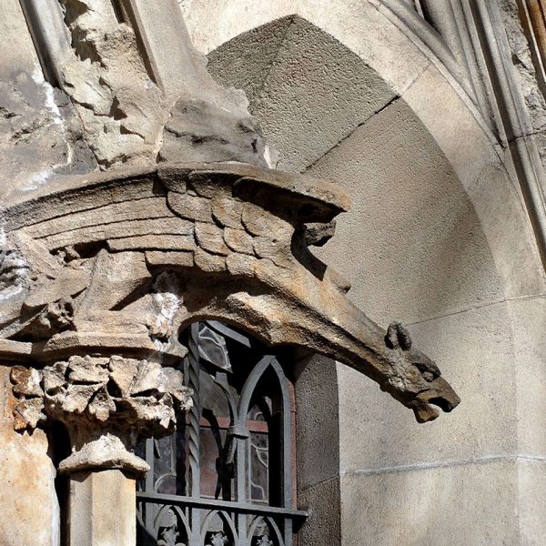 Barcelona.- Església del convent de Pompeia, promoguda l'any 1908 pel Pare Rupert Maria. Vista d'una de les gàrgoles de la façana (4/2013)