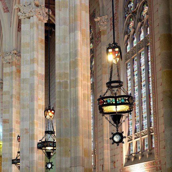 Barcelona.- Església del convent de Pompeia. Vista d'una de les naus laterals (11/2014)