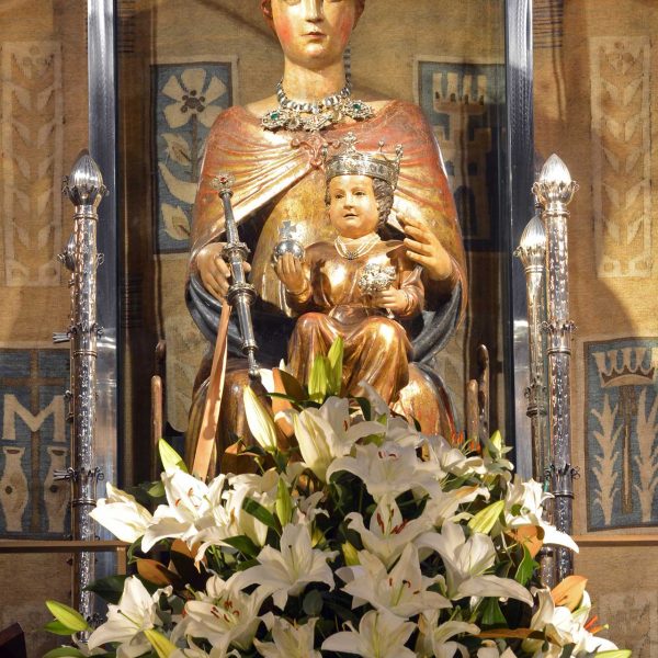Barcelona.- Basílica de la Mercè, - Imatge de la Mare de Déu gòtica atribuida a Pere Moragas. El nen es del S. XV (11/2015)