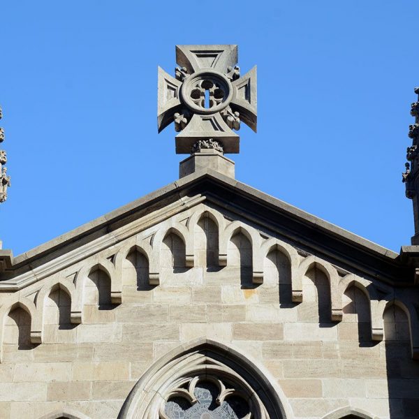 Barcelona.- Convent gòtic de la Concepció, S. XV - Coronament exterior corresponent a la capella del Sant Crist (7/2005)