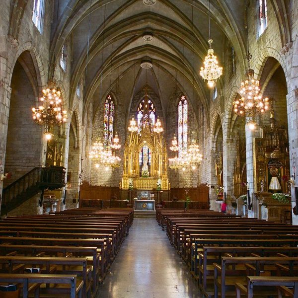 Barcelona.- Església gòtica de la Concepció, S. XV - Vista general de l'interior de nau única amb capelles laterals (6/2005)