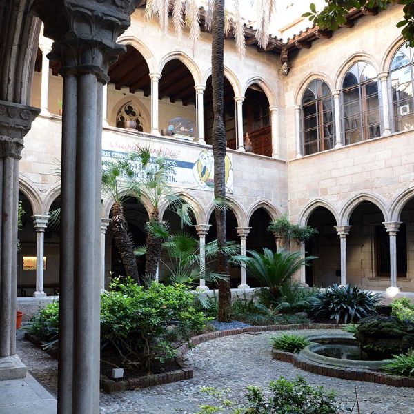 Barcelona.- Església gòtica de la Concepció, S. XV - Claustre també traslladat parcialment del convent de la Pl. Urquinaona (11/2016)