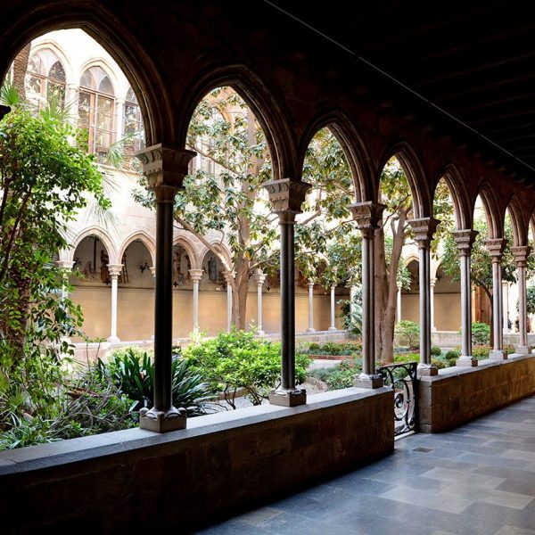 Barcelona.- Església gòtica de la Concepció, S. XV - Claustre també traslladat parcialment del convent de la Pl. Urquinaona (11/2016)