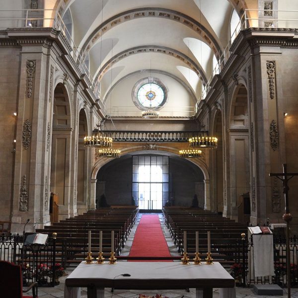 Barcelona.- Església de la Immaculada Concepció o de la Ciutadella. Vista general de la nau amb capelles laterals (1/2010)