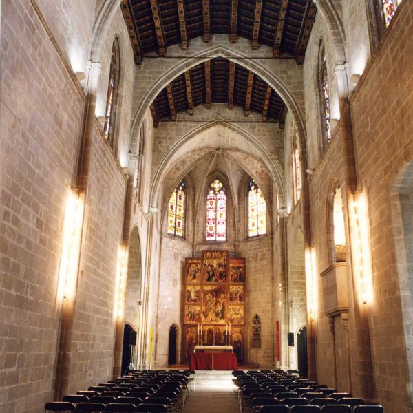 Barcelona.- Capella gòtica de Santa Àgata, del 1302. Consta d'una nau i coberta per arcs de diafragma amb teginat de fusta (4/2005)