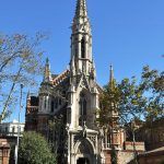 Barcelona.- Església de Sant Francesc de Sales, d'estil neogòtic de Joan Martorell Montells feta entre 1882/1885 i ornamentada amb diversos pinacles (11/2009)