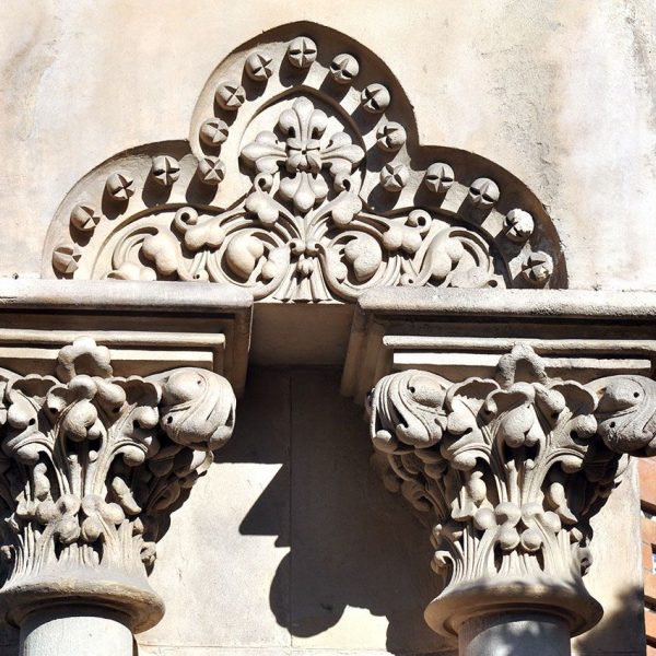 Barcelona.- Església de Sant Francesc de Sales, d'estil neogòtic de Joan Martorell Montells feta entre 1882/1885 i ornamentada amb diversos pinacles (11/2009)