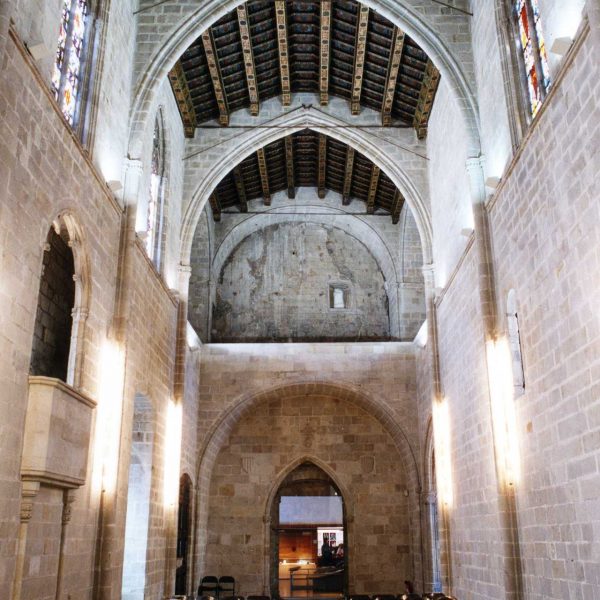 Barcelona.- Capella gòtica de Santa Àgata, del 1302. Consta d'una nau i coberta per arcs de diafragma amb teginat de fusta (4/2005)