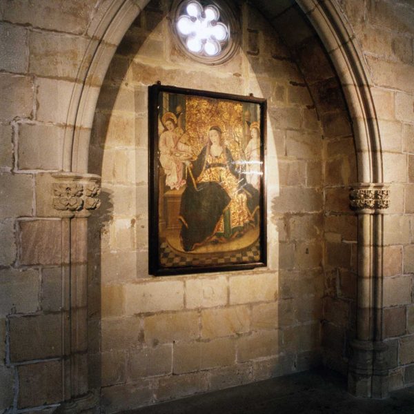 Barcelona.- Capella gòtica de Santa Àgata, del 1302. Consta d'una nau amb petites capelles enfonsades al mur (4/2005)