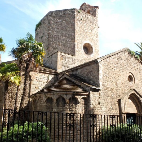 Barcelona.- Església de Sant Pau del Camp - Vista lateral donant al carrer Sant Pau (5/2018)