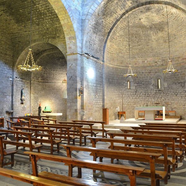 Barcelona.- Església de Sant Pau del Camp - Consta d'una nau de creu grega coberta amb volta de canó (10/2014)