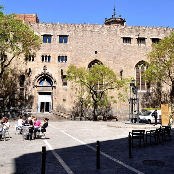 Barcelona.- Església Sant Pere de les Puel·les. Era un monestir benedictí abandonat el 1835. La seva comunitat viu en un nou monestir al carrer Anglí (5/2014)