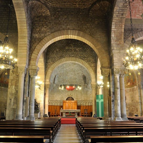 Barcelona.- Església Sant Pere de les Puel·les. Vista de la nau de planta basilical encara que la original abans de la reforma de 1909 era de creu llatina (9/2013)