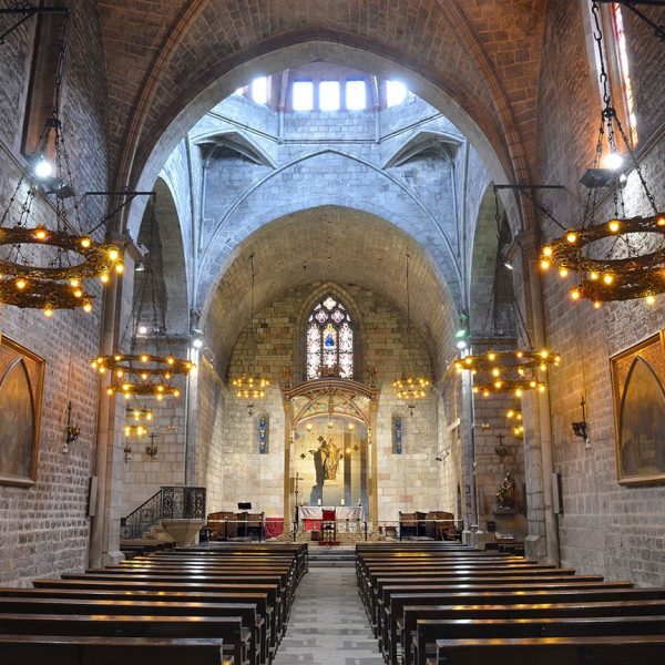 Barcelona.- Església del monestir de Santa Anna, S. XIII. Consta d'una sola nau al principi de creu grega i allargada en el S. XIV (2/2015)