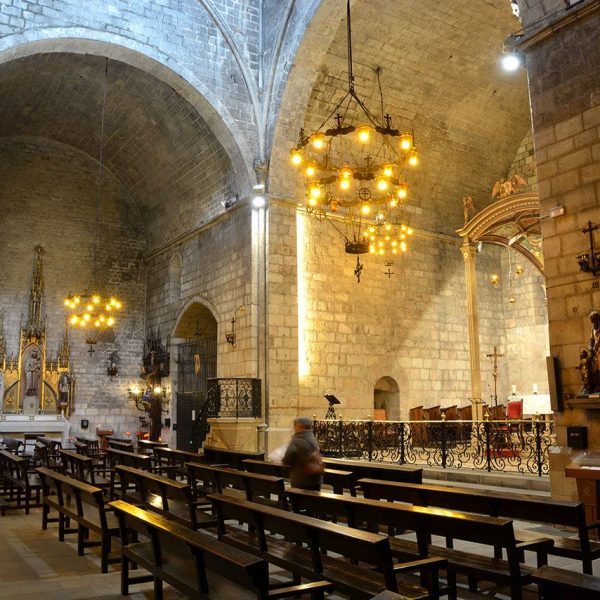 Barcelona.- Església del monestir de Santa Anna, S. XIII. Consta d'una sola nau al principi de creu grega i allargada en el S. XIV (2/2015)
