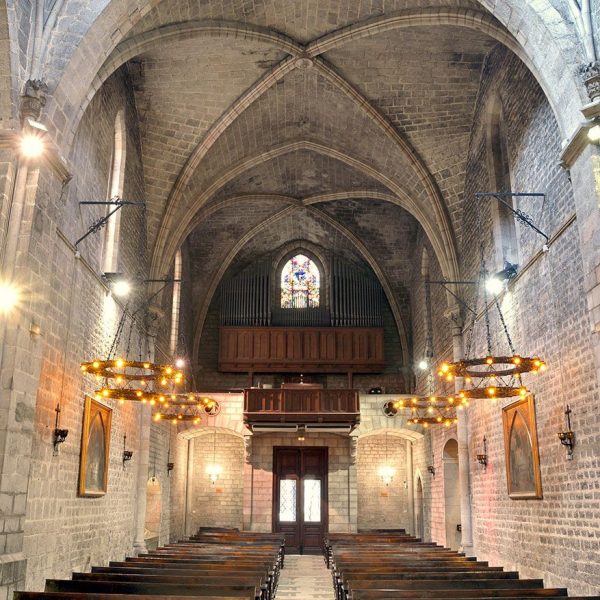 Barcelona.- Església del monestir de Santa Anna, S. XIII. Consta d'una sola nau al principi de creu grega i allargada en el S. XIV (2/2015)