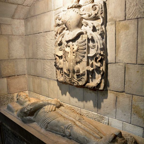 Barcelona.- Església del monestir de Santa Anna, S. XIII. Sepulcre de Miquel de Boera del S. XVI (2/2015)