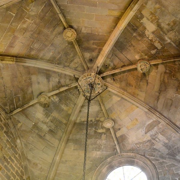 Barcelona.- Església del monestir de Santa Anna, S. XIII. Coberta de la sala capitular del S. XV (11/2004)