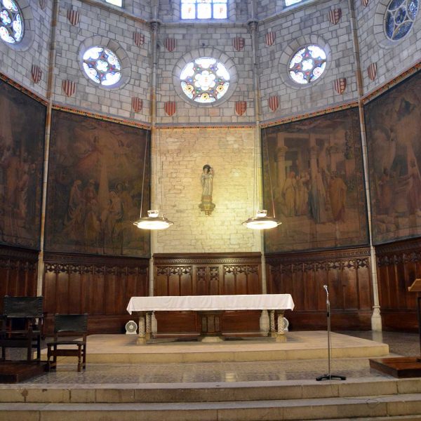 Barcelona.- Monestir gòtic de Pedralbes, fundat l'any 1327. Vista del presbiteri i de l'altar (9/2014)