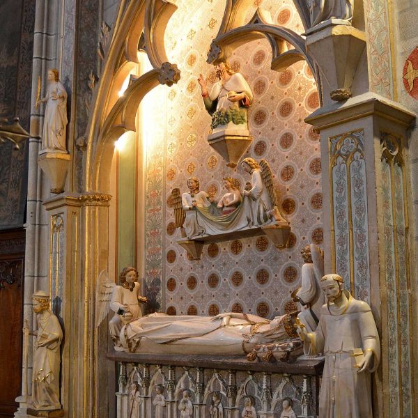 Barcelona.- Monestir gòtic de Pedralbes, fundat l'any 1327. Sepulcre de la reina Elisenda de Montcada situat en el presbiteri (9/2014)