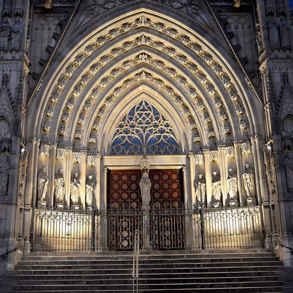 Barcelona.- Catedral de la Santa Creu, gòtica dels S. XIII/XV - Façana sufragada per Manuel Girona en el S. XIX (9/2014)