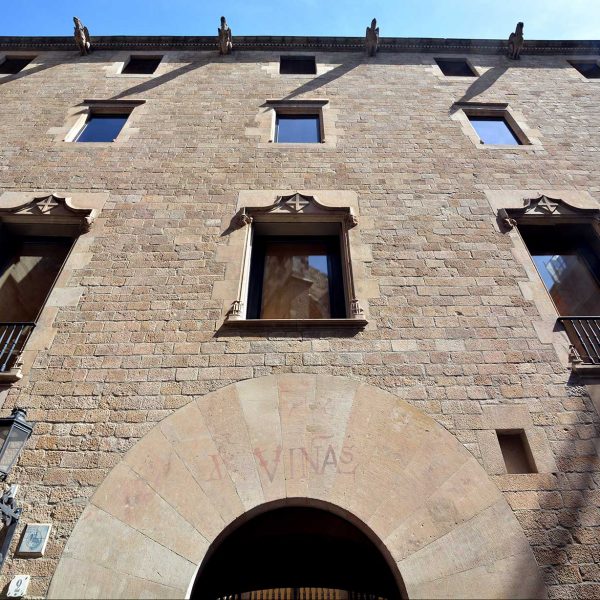 Barcelona.- Palau del Lloctinent, construït entre 1549/1558 per Ordre de Carles V. Es de planta quadrangular organitzat a través del pati central (4/2015)