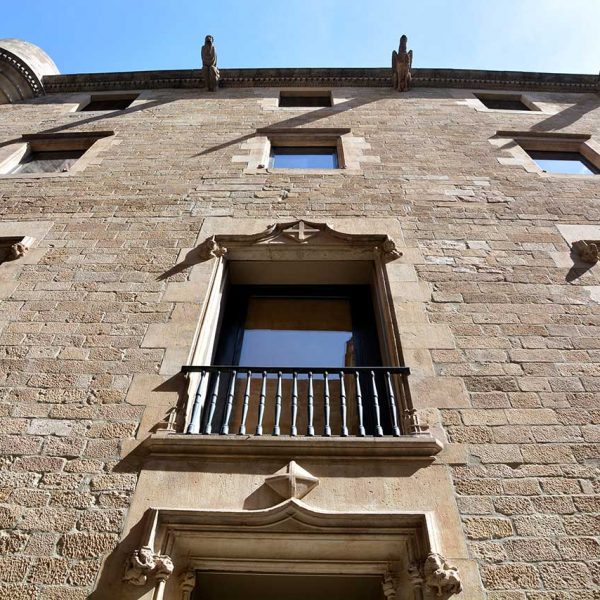 Barcelona.- Palau del Lloctinent, construït entre 1549/1558 per Ordre de Carles V. Es de planta quadrangular organitzat a través del pati central (4/2015)